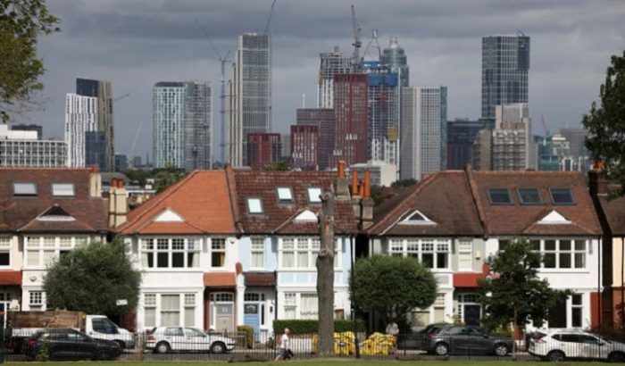 UK house prices fall for first time in 13 months, Halifax says - Somali ...